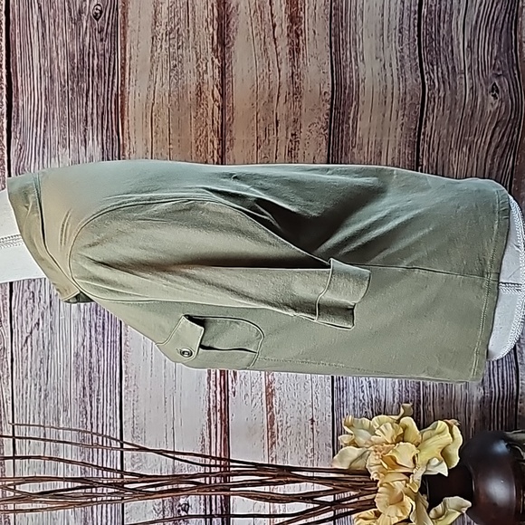 NEW STYLE & CO ARMY GREEN SHORT CUFFED SLEEVE BUTTON UP TOP - Picture 3 of 14
